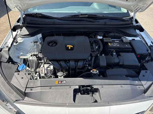 Used 2020 Hyundai Elantra SE w/ Cargo Package (C1) FWD image 22