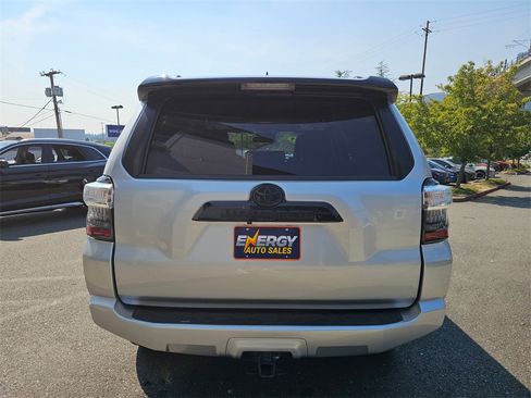 Used 2021 Toyota 4Runner Venture w/ Moonroof Package image 7