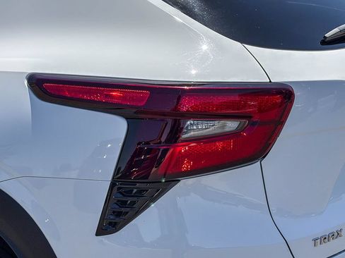 Certified 2024 Chevrolet Trax LT FWD image 8