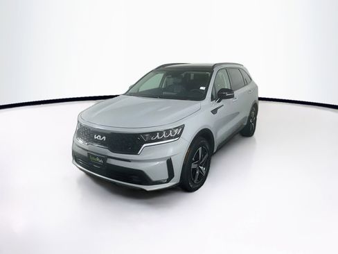 Used 2023 Kia Sorento EX w/ Panoramic Sunroof Package FWD image 3