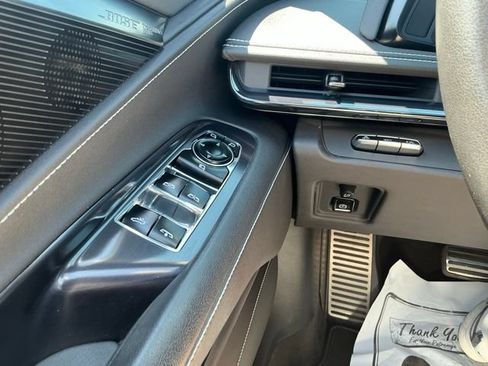 Used 2023 Chevrolet Corvette Stingray Preferred Conv w/ Z51 Performance Package RWD image 25