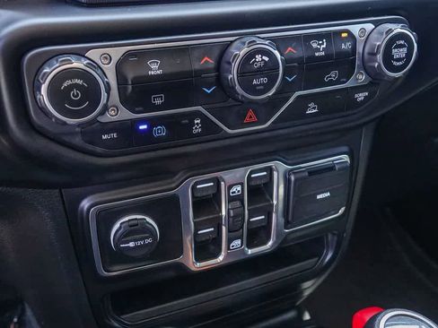 Certified 2023 Jeep Wrangler Unlimited AWD/4WD image 22