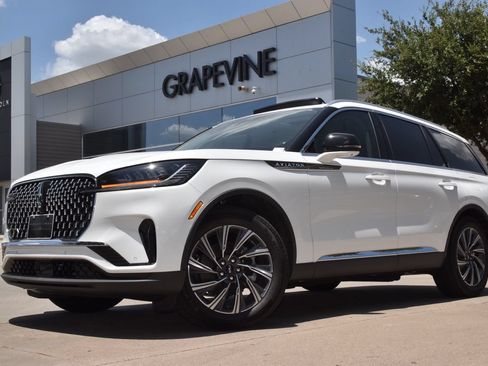 New 2026 Lincoln Aviator 2WD image 1