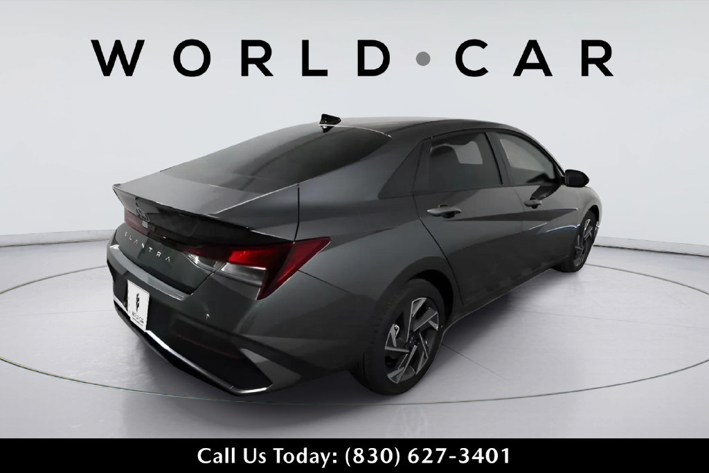 Used 2025 Hyundai Elantra Sport FWD image 3