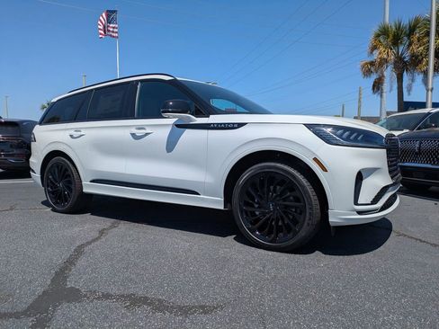 New 2026 Lincoln Aviator Reserve RWD image 2