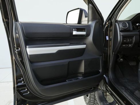 Used 2018 Toyota Tundra SR5 w/ SR5 Upgrade Package image 14