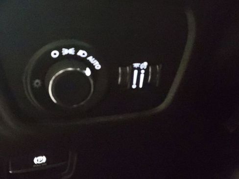 Used 2025 Jeep Grand Cherokee Altitude image 22