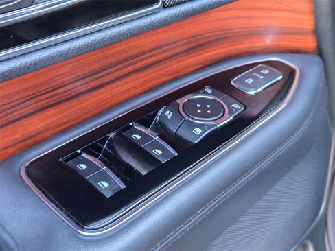 Used 2024 Lincoln Navigator Reserve image 13