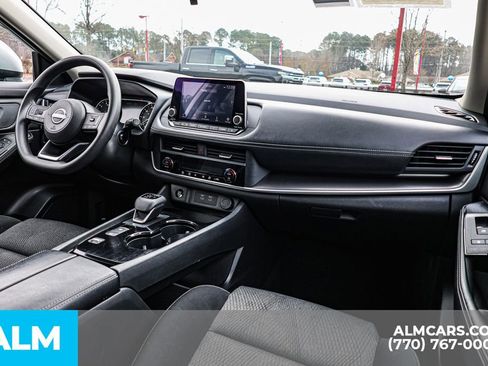 Used 2024 Nissan Rogue SV image 32