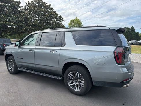Used 2025 Chevrolet Suburban Z71 AWD/4WD image 5