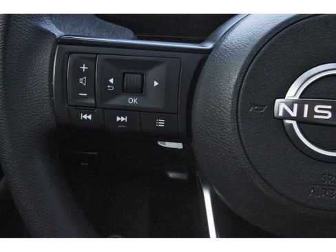 Used 2025 Nissan Kicks SV FWD image 18