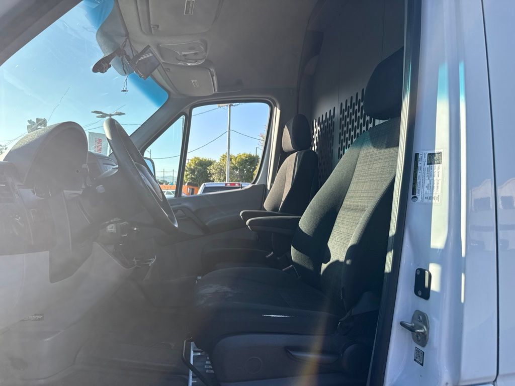 Used 2016 Mercedes-Benz Sprinter 2500 image 11