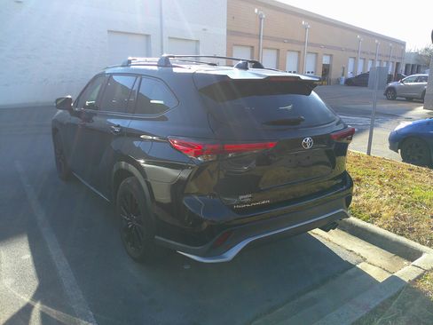 Used 2023 Toyota Highlander XSE image 9