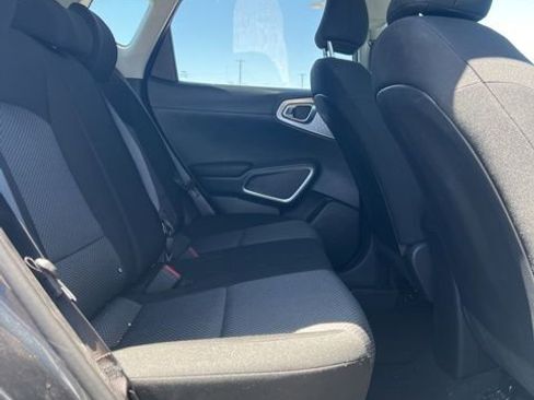 Used 2025 Kia Soul LX w/ LX Technology Package FWD image 26