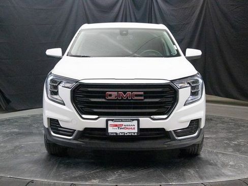 Used 2024 GMC Terrain SLE image 4