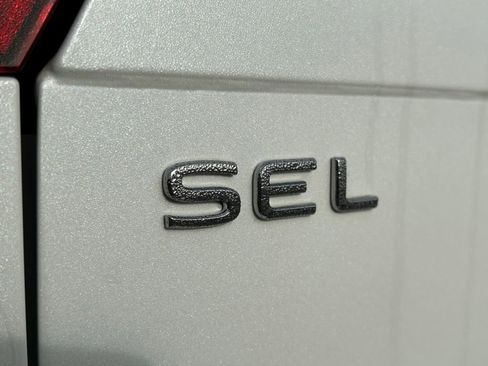 Used 2024 Volkswagen Tiguan SEL R-Line image 61