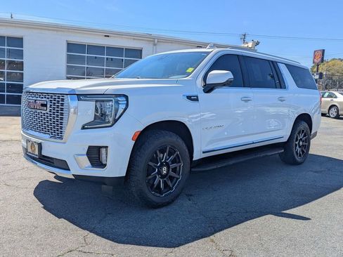 Used 2021 GMC Yukon XL SLT w/ SLT Luxury Plus Package image 9
