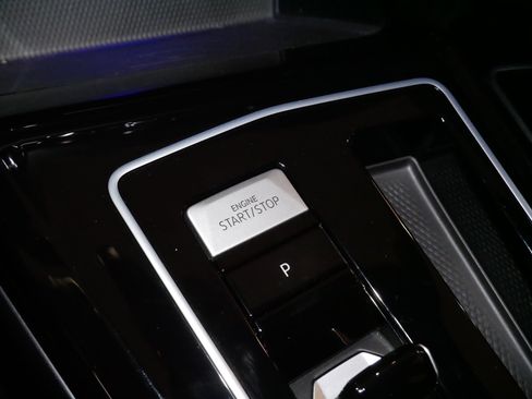 Used 2024 Volkswagen Golf R image 20