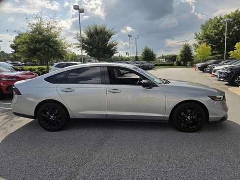 Used 2025 Honda Accord SE image 10