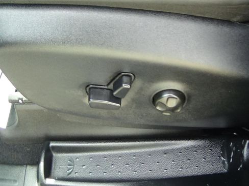 Used 2025 Chrysler Pacifica Select FWD image 20