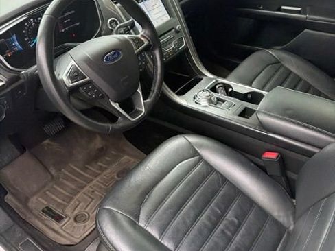 Used 2017 Ford Fusion SE w/ Fusion SE Technology Package AWD/4WD image 10