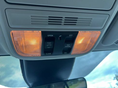 Used 2025 Honda Odyssey Touring image 57