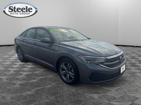 Used 2024 Volkswagen Jetta SE image 7