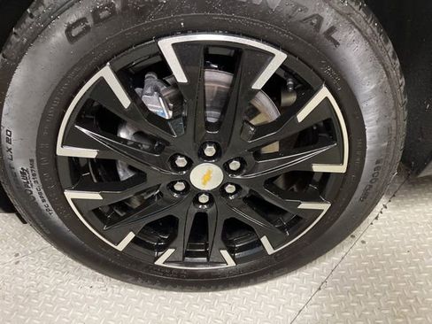 Used 2025 Chevrolet Traverse LT w/ Sun and Wheel Package image 18