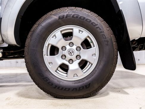 Used 2014 Toyota Tacoma 4x4 Double Cab w/ SR5 Package image 8