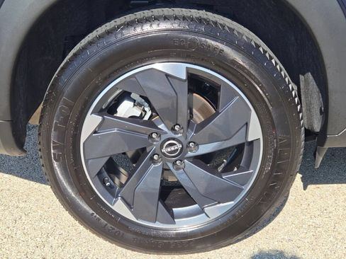 Used 2025 Nissan Rogue SV AWD/4WD image 11