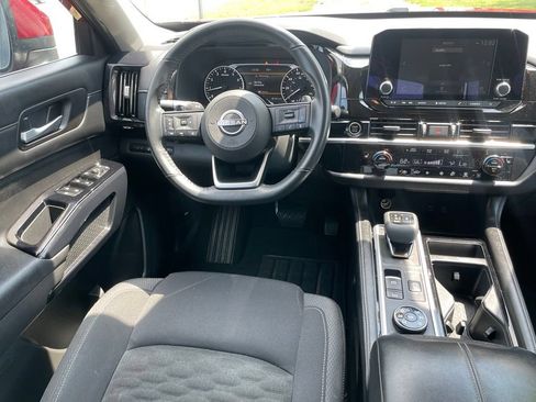 Certified 2024 Nissan Pathfinder SV w/ Black Appearance Package AWD/4WD image 11
