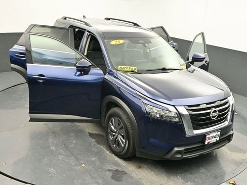 Used 2025 Nissan Pathfinder SV image 59