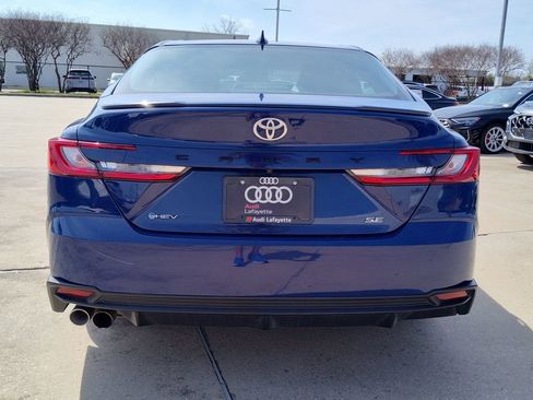 Used 2025 Toyota Camry SE image 7
