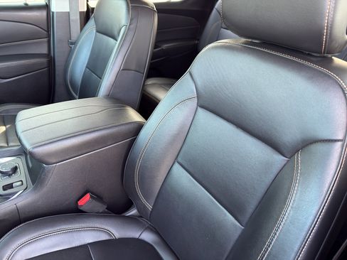 Used 2020 Chevrolet Traverse RS image 13