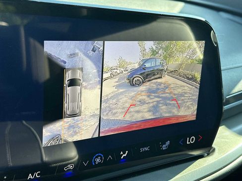 New 2026 Chevrolet Traverse LT w/ Driver Confidence Package image 22