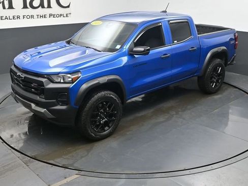 Used 2023 Chevrolet Colorado Trail Boss w/ LPO, Dark Essentials Package AWD/4WD image 43