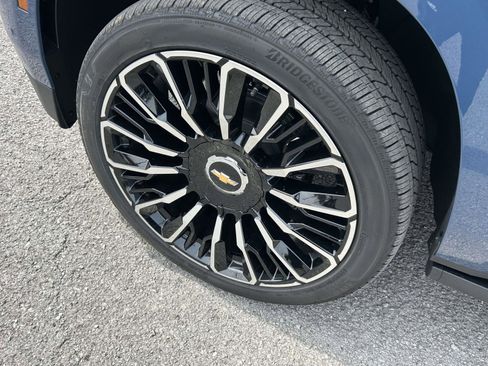 New 2026 Chevrolet Tahoe High Country AWD/4WD image 9