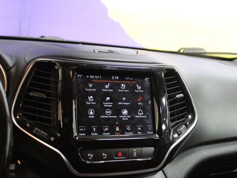Used 2019 Jeep Cherokee Overland w/ Technology Group AWD/4WD image 17
