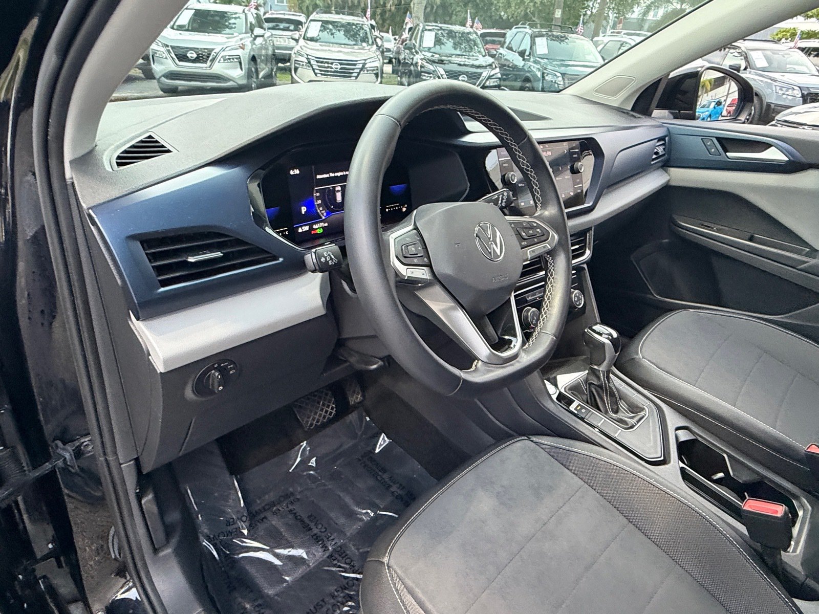 Used 2023 Volkswagen Taos SE w/ Panoramic Sunroof Package FWD image 10