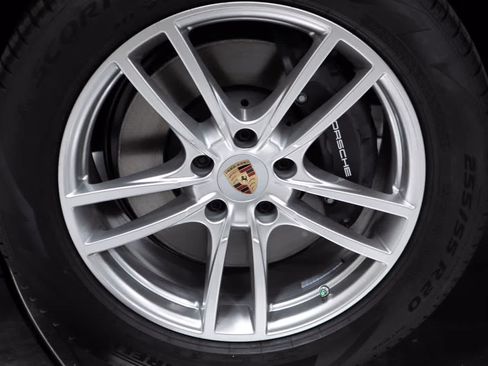 Certified 2026 Porsche Cayenne AWD/4WD image 11