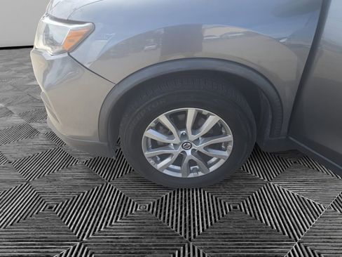 Used 2018 Nissan Rogue SV image 14