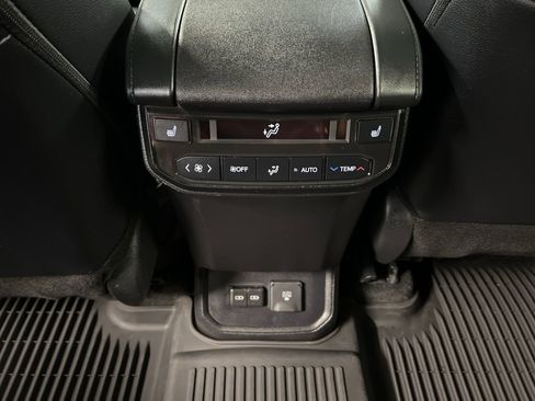 Used 2024 Toyota Highlander Platinum image 35