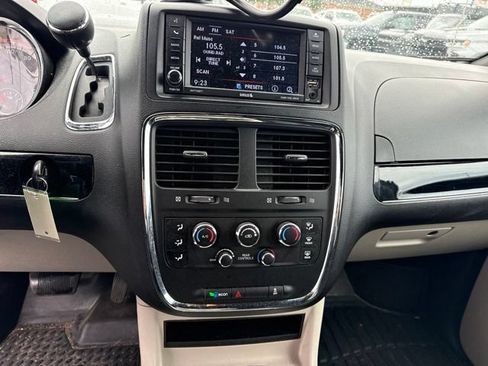 Used 2018 Dodge Grand Caravan SXT FWD image 19