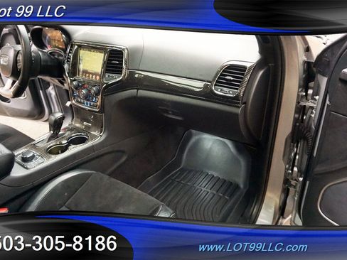 Used 2017 Jeep Grand Cherokee SRT image 36