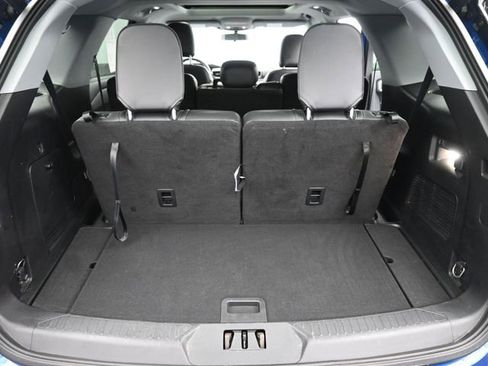 Used 2022 Ford Explorer XLT w/ Equipment Group 202A image 7