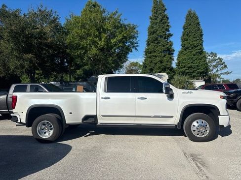 Used 2025 Chevrolet Silverado 3500 High Country w/ Technology Package AWD/4WD image 4