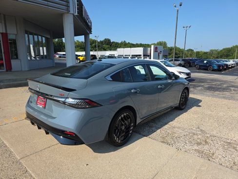 Used 2026 Nissan Sentra SR w/ Floor Mat Package FWD image 3