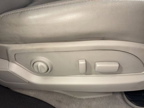 Used 2012 GMC Acadia Denali image 23