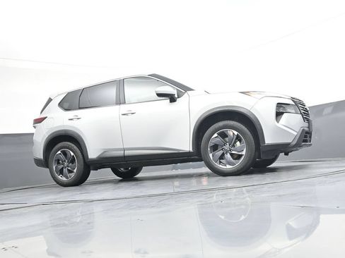 Used 2025 Nissan Rogue SV FWD image 42