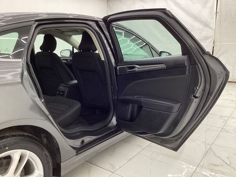 Used 2018 Ford Fusion SE w/ Fusion SE Technology Package image 23